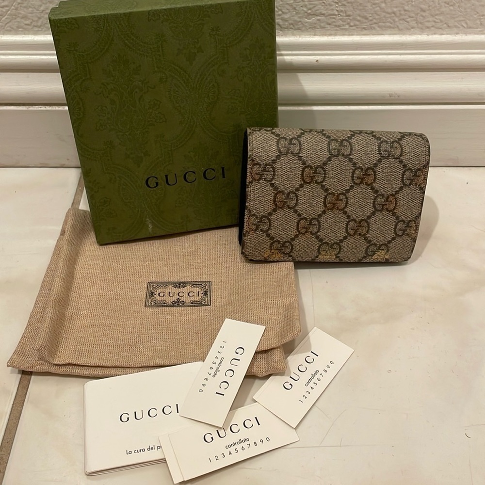 Gucci Bees Full Set Compact Wallet - Picture 1 of 11